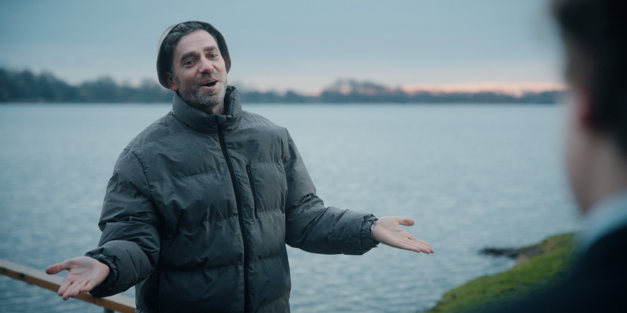 Halbnahe von Joe (Frederik Funke). Frame aus Joyn Serie 'Camps for Future'.