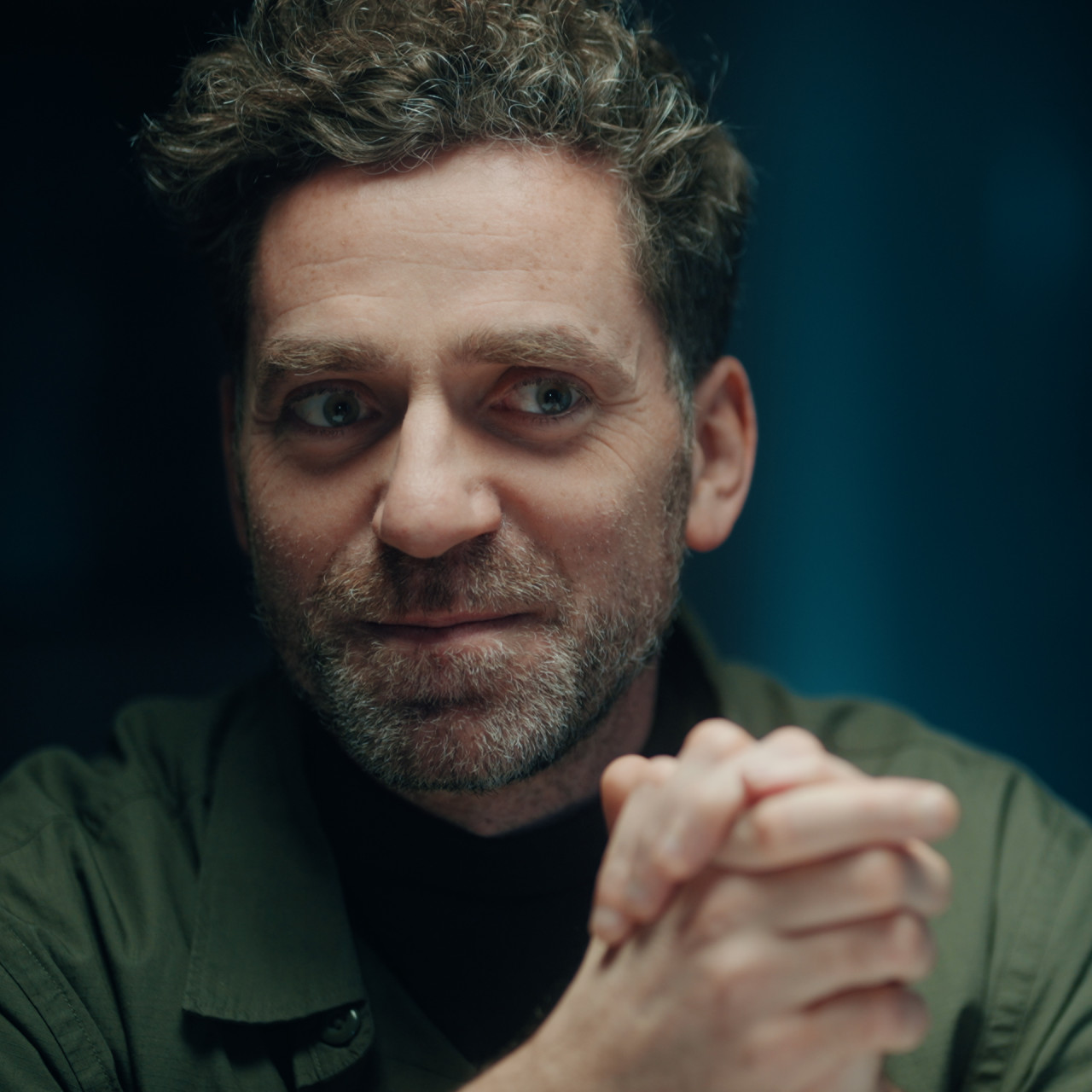 Frame aus Joyn Serie 'Camps for Future': Nahaufnahme von Joe (Frederik Funke).