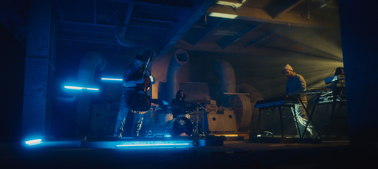 Ausschnitt aus Musikvideo der Band Aggregat Song "Protoplasma". Totale.