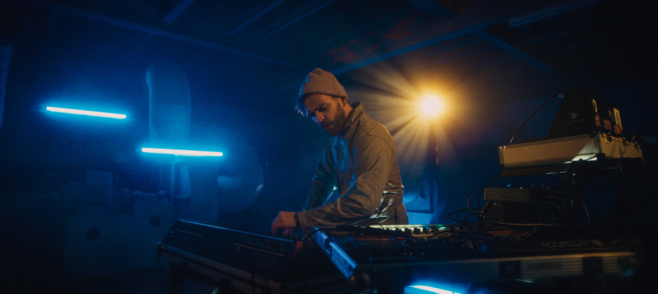 Ausschnitt aus Musikvideo der Band Aggregat Song "Protoplasma".