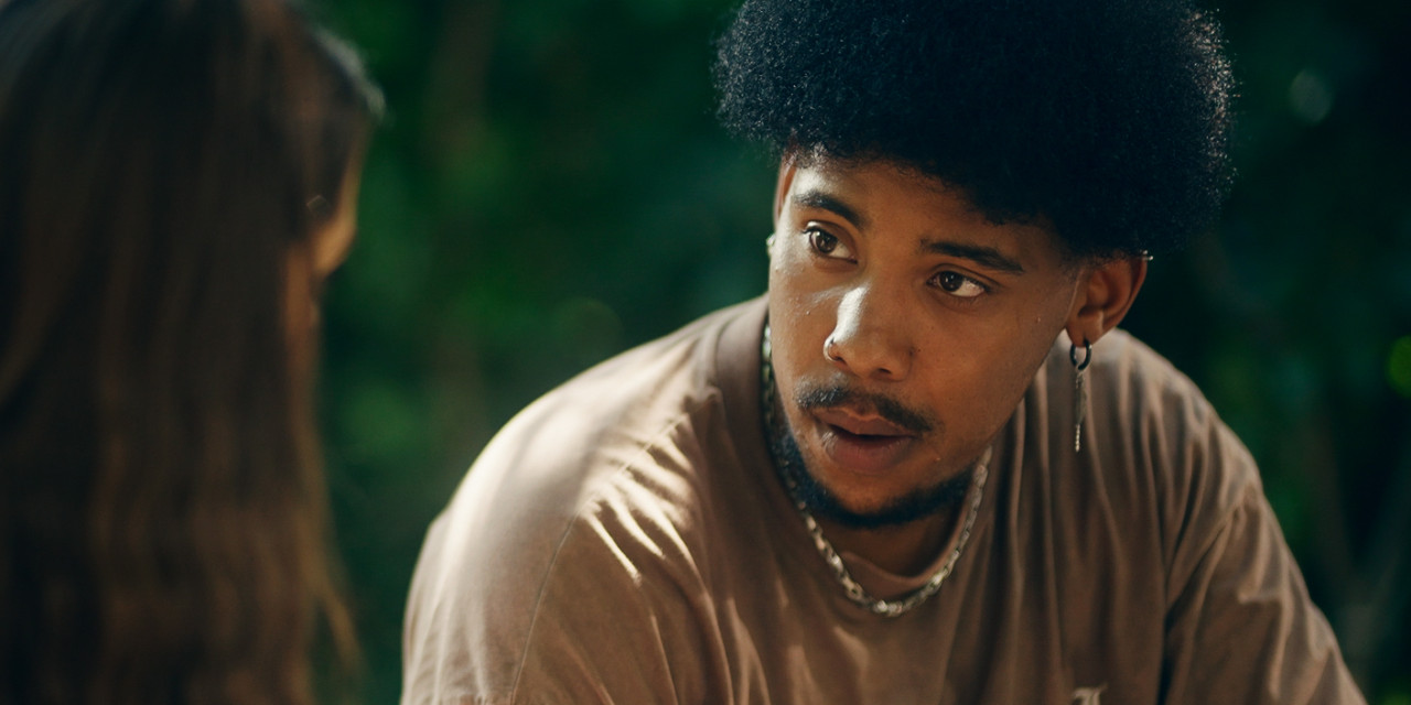 Frame aus RTL+ Serie "Villa der Liebe". Nahaufnahme von Sydney Amoo.