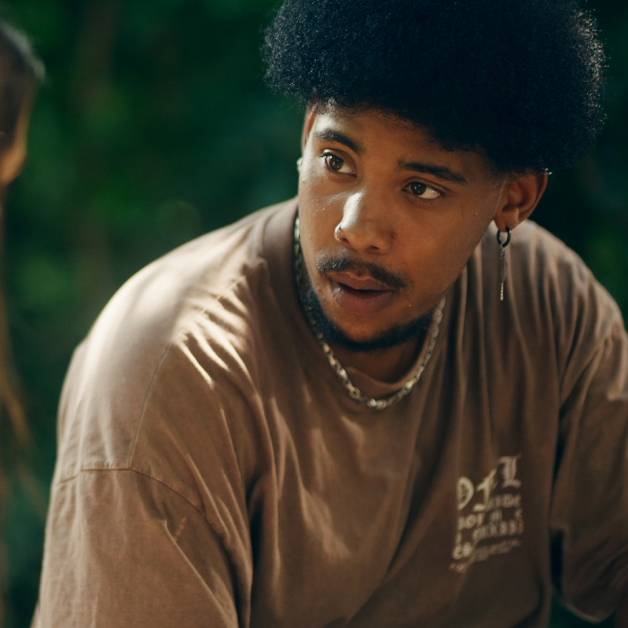 Frame aus RTL+ Serie "Villa der Liebe". Nahaufnahme von Sydney Amoo.