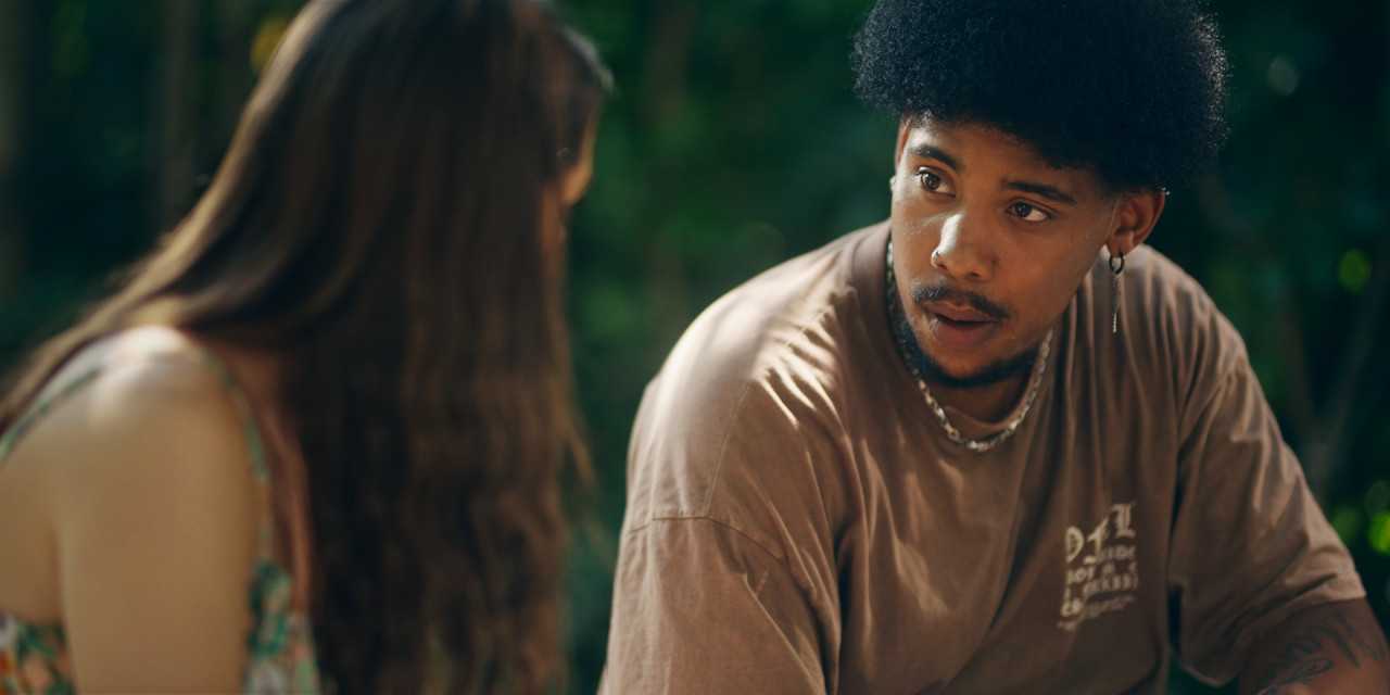 Nahaufnahme von Sydney Amoo. Frame aus RTL+ Serie "Villa der Liebe".